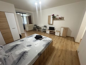 1 室のベッドルーム、WiFi、ベッドシーツ