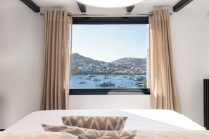5 bedrooms, iron/ironing board, WiFi, bed sheets