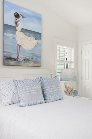 4 bedrooms, desk, WiFi, bed sheets