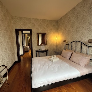 1 bedroom, free WiFi - Vila Camélia - Amantes Suite with balcony (Porto)