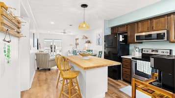 Coffee/tea maker, fridge, microwave, oven