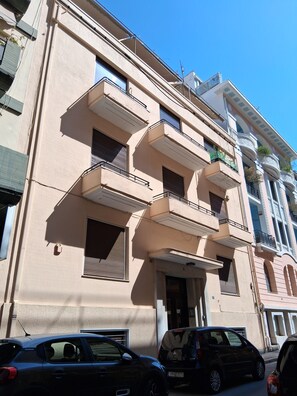Exterior - Meadows - Luxury 3-Bedroom Apt in Athens (Athens)