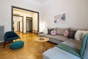 Apartment, 3 Schlafzimmer, Küche, Stadtblick | Wohnzimmer