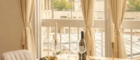 Comfort Studio, City View | Living area