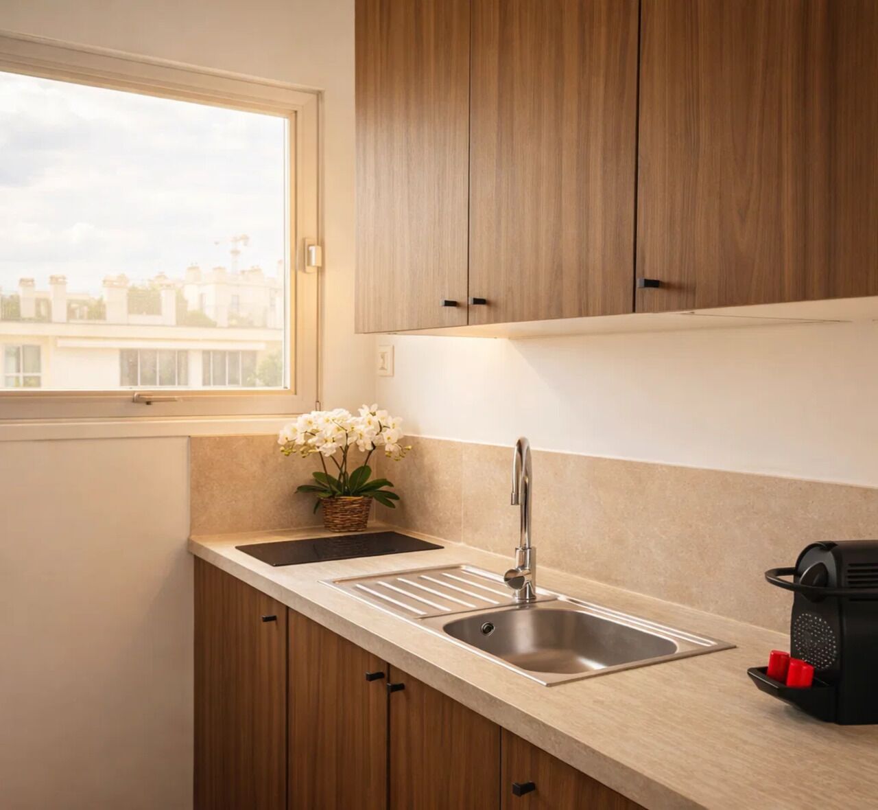 Comfort Studio, City View | Private kitchen | Mini-fridge, microwave, stovetop, espresso maker