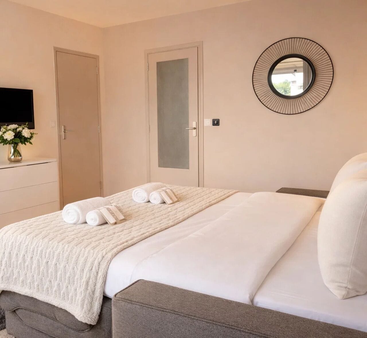 Comfort Studio, City View | Living area | 80-cm Smart TV with digital channels