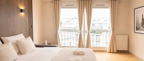 コンフォート スタジオ シティビュー | リビング エリア | 80 cmのスマートテレビ (デジタル放送視聴可)