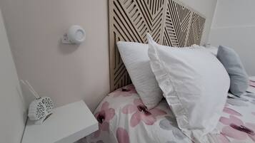 1 Schlafzimmer, Schreibtisch, Bügeleisen/Bügelbrett, Reisekinderbett