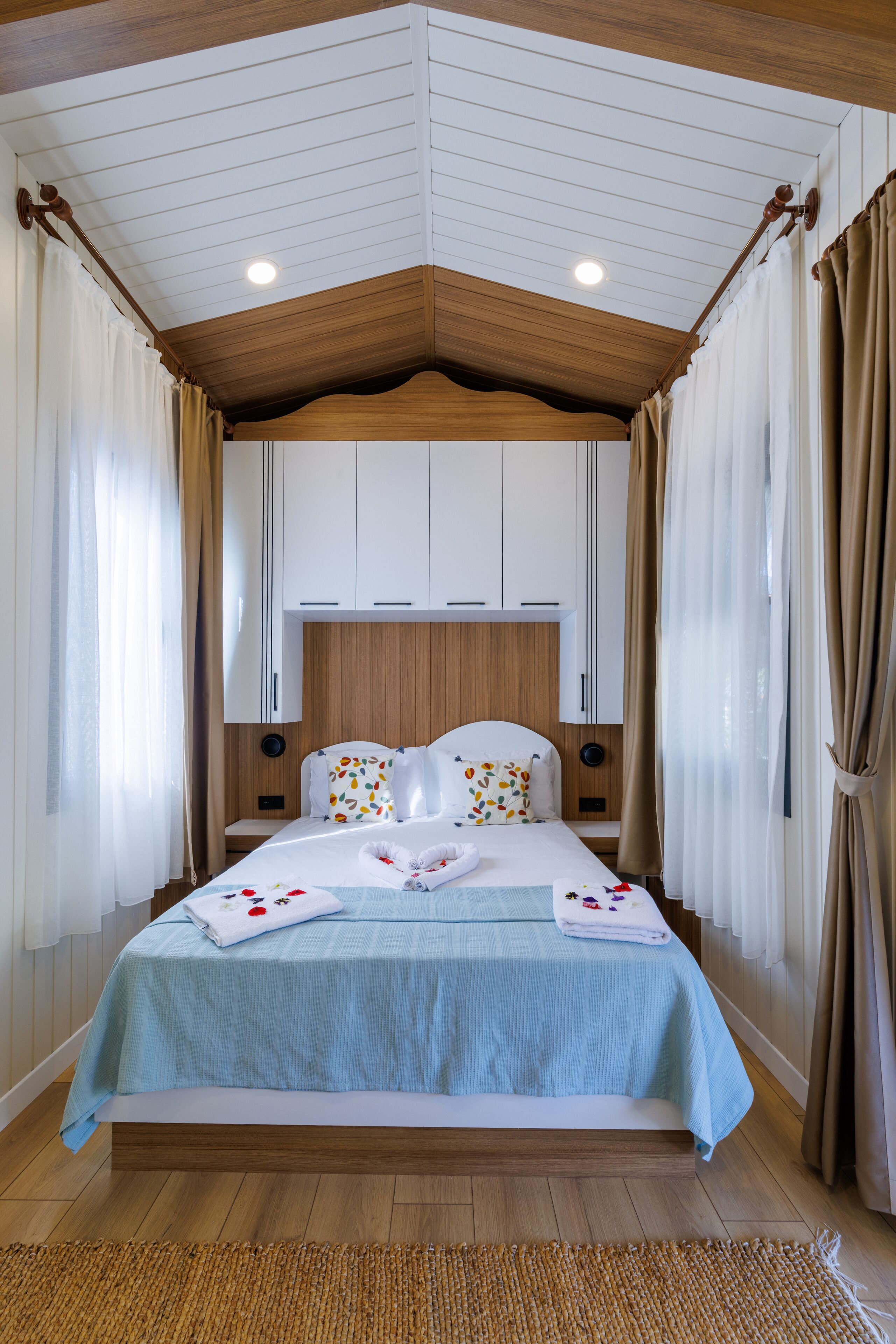 Tweepersoonskamer, uitzicht op zwembad | Luxe beddengoed, beddengoed