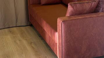 Driepersoonskamer, uitzicht op zwembad | Luxe beddengoed, beddengoed