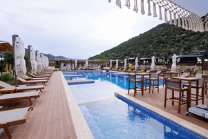 Seasonal outdoor pool, pool umbrellas, sun loungers