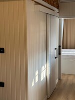 三人房, 泳池景观 | 高档床上用品、床单