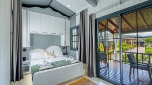 Tweepersoonskamer, uitzicht op zwembad | Luxe beddengoed, beddengoed