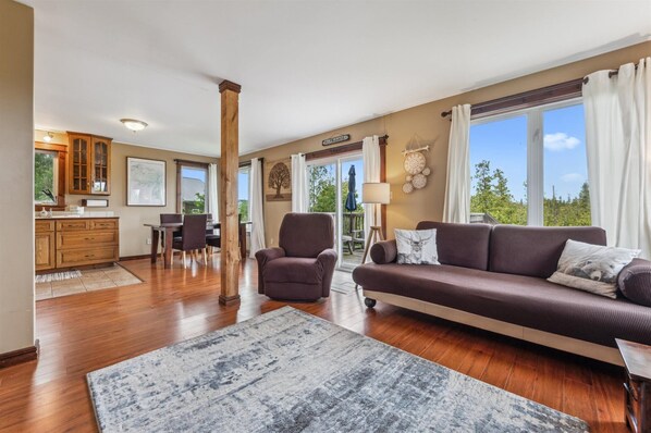 Smart-TV, Kamin, Arbeitsbereiche