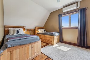 3 bedrooms, desk, iron/ironing board, free WiFi