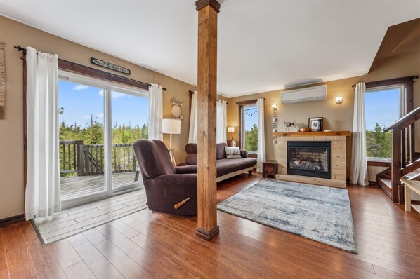 Smart-TV, Kamin, Arbeitsbereiche