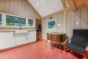 Interior - Treetop Hideaway – Rustic Cabin Retreat (Wiarton)
