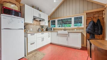 Fridge, coffee/tea maker, cookware/dishes/utensils, dining tables