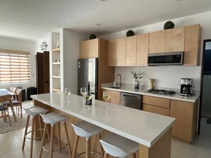 Mikrowelle, Ofen, Herdplatte, Geschirrspüler