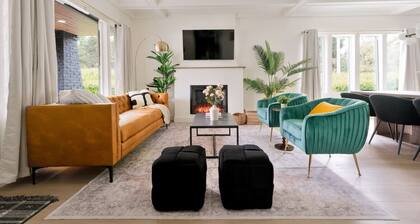 Two Homes Under One Roof · Sleeps 14 · 4 Parking