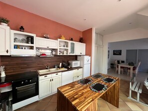 Micro-ondes, four, plaque de cuisson, lave-vaisselle