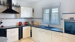 Private kitchen - 6-room Villa, 9 ppl, 50m to beach with Wifi (Jullouville)