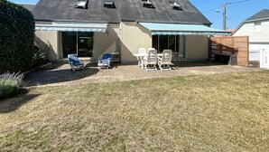Outdoor dining - 6-room Villa, 9 ppl, 50m to beach with Wifi (Jullouville)