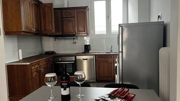 Luxury Apartment, Balcony, City View | Private kitchen | Electric kettle