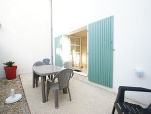 Outdoor dining - Ground Floor Apartment with Courtyard in Saint-Martin-de-Ré (Unknown)
