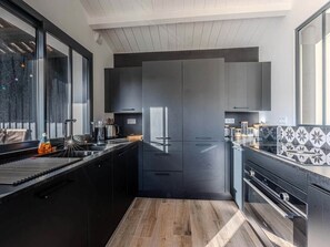 Kühlschrank, Ofen, Herdplatte, Geschirrspüler