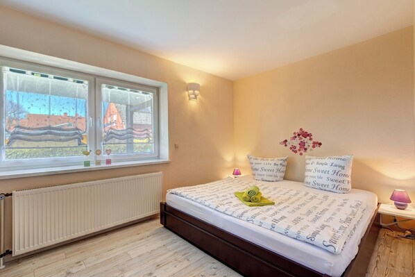 2 bedrooms, iron/ironing board, free WiFi