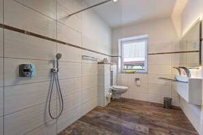 Dusche, Haartrockner, Toilettenpapier