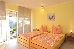 2 bedrooms, iron/ironing board, free WiFi