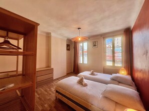 3 bedrooms, iron/ironing board, free WiFi, bed sheets