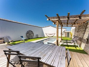 Outdoor dining - Modern house in Bois-Plage-en-Ré with garden (Le Bois-Plage-en-Ré)