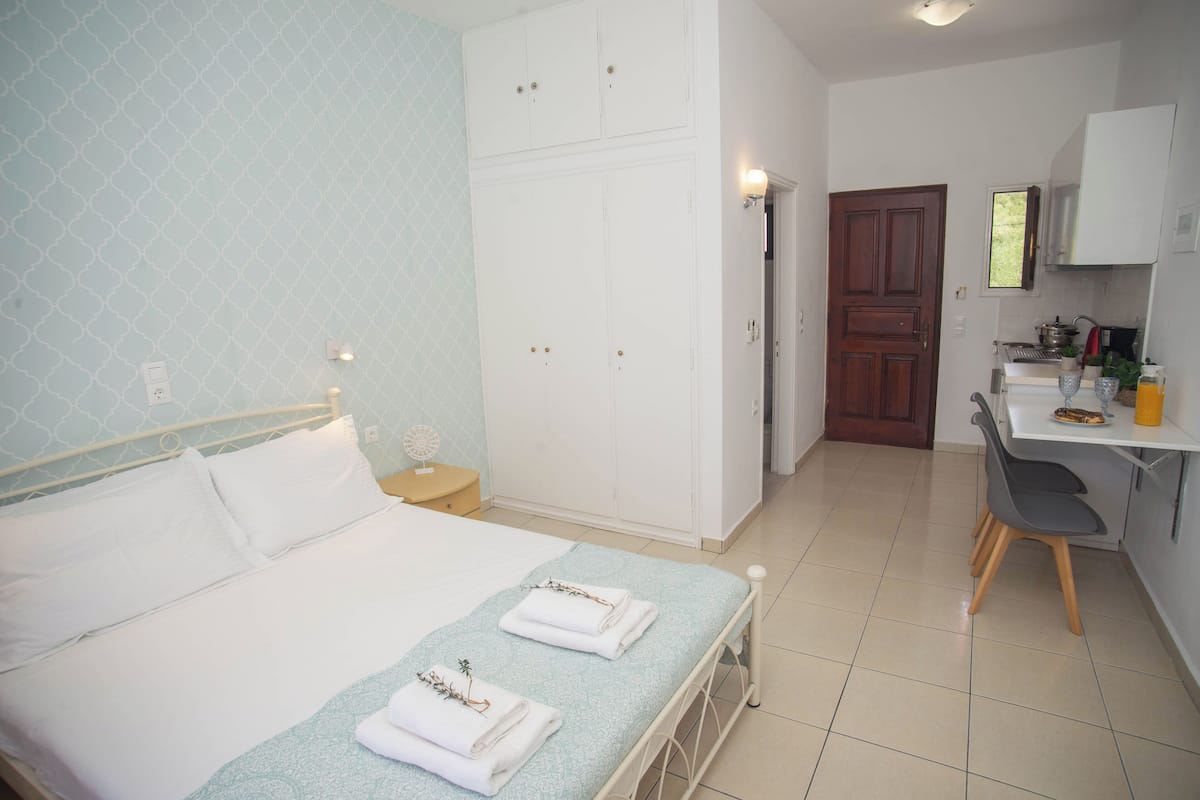 Comfort Studio, Balcony, Sea View | 2 bedrooms, individually decorated, individually furnished