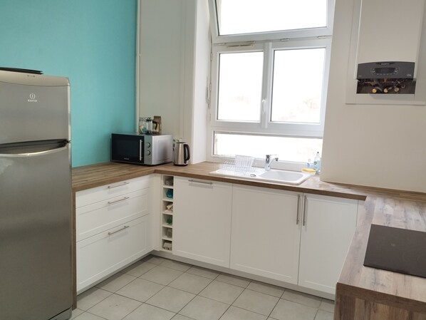 Micro-ondes, four, plaque de cuisson, lave-vaisselle