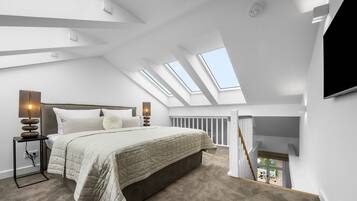 2 bedrooms, iron/ironing board, free WiFi