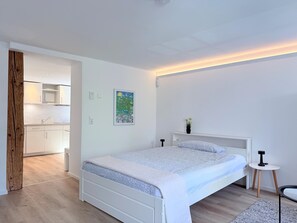 1 habitación, tabla de planchar con plancha, wifi gratis y ropa de cama 