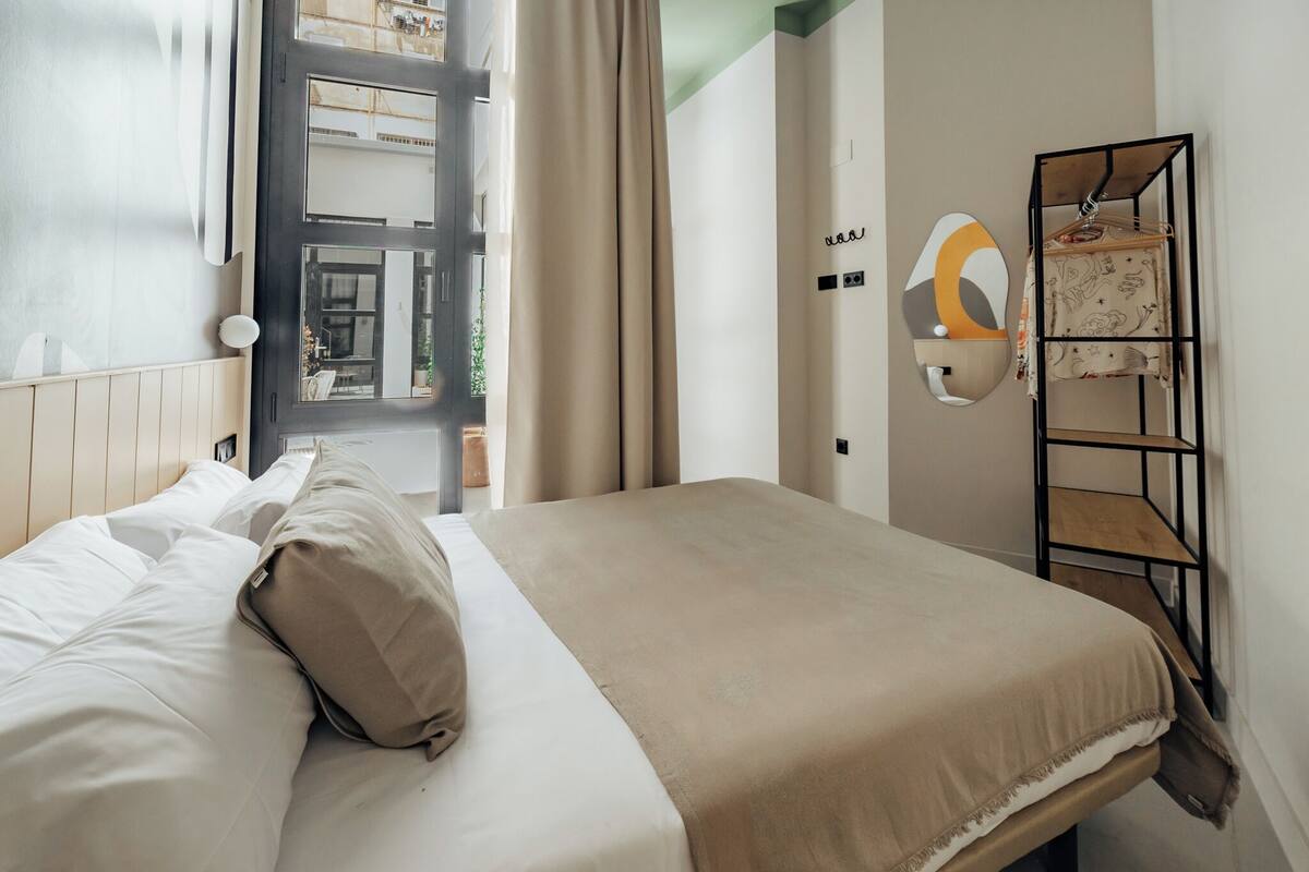 Appartement, uitzicht op binnenplaats (Loft 9) | 1 slaapkamer, een bureau, een laptopwerkplek, verduisterende gordijnen