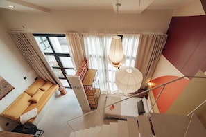 Appartement Duplex, vue cour intérieure (Loft 8) | 1 chambre, bureau, espace de travail pour ordinateur portable