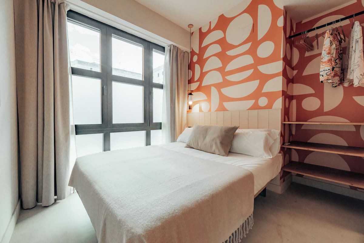 Superior appartement (Loft 1) | 1 slaapkamer, een bureau, een laptopwerkplek, verduisterende gordijnen