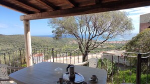 Unclassified image, 4 of 16, button - Cosy apartment for 5 people with A/C, TV and balcony (Budoni)