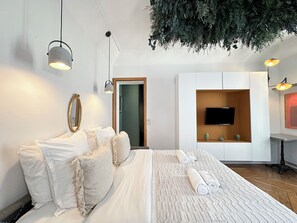 Deluxe Apartment, City View | Living area - 1552 Laborde (Paris)