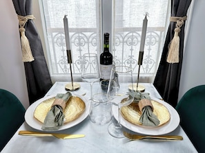Dining room - 1552 Laborde (Paris)