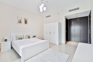 1 bedroom, in-room safe, iron/ironing board, free WiFi - Stylish 1BR w/ Balcony, Pool, Gym & Free Parking (Dubai)