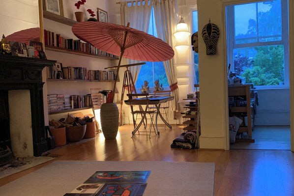 Apartment | Interior - London Apt - Sleeps 5 - Great Transport Links (London)