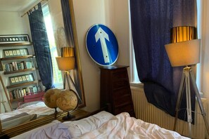 1 habitación, tabla de planchar con plancha, wifi gratis y ropa de cama 