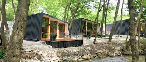 Desk, laptop workspace, soundproofing, free WiFi