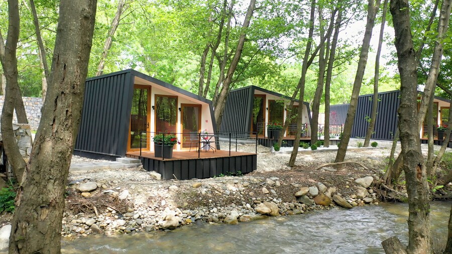 Blisku do Gradot Riverfront Cabins
